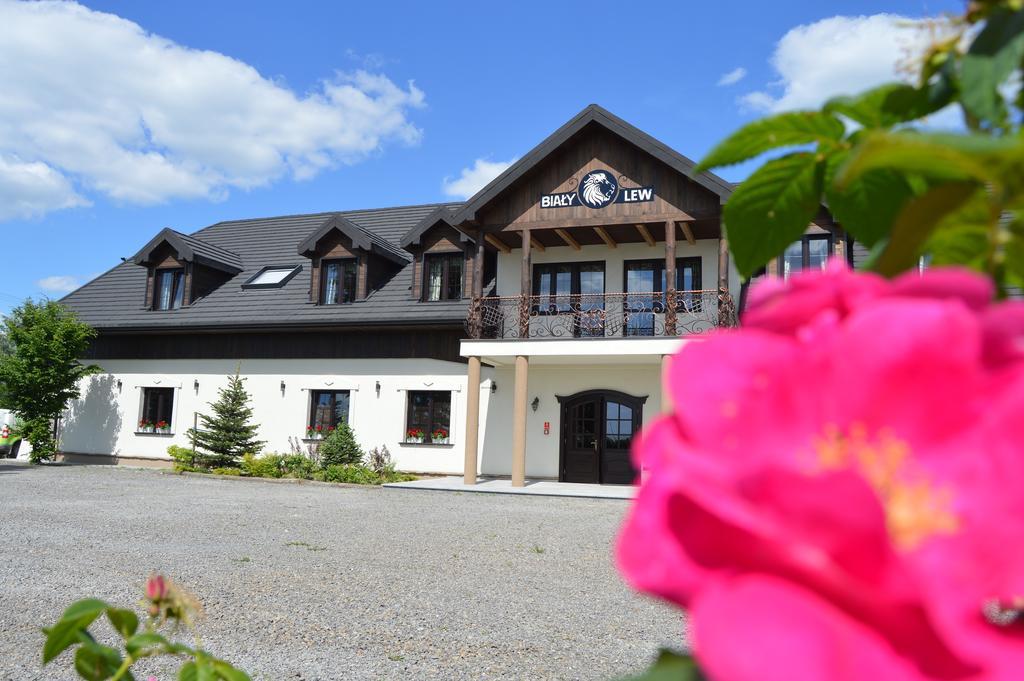 Osrodek Bialy Lew Bed & Breakfast Wojciechow  Exterior photo